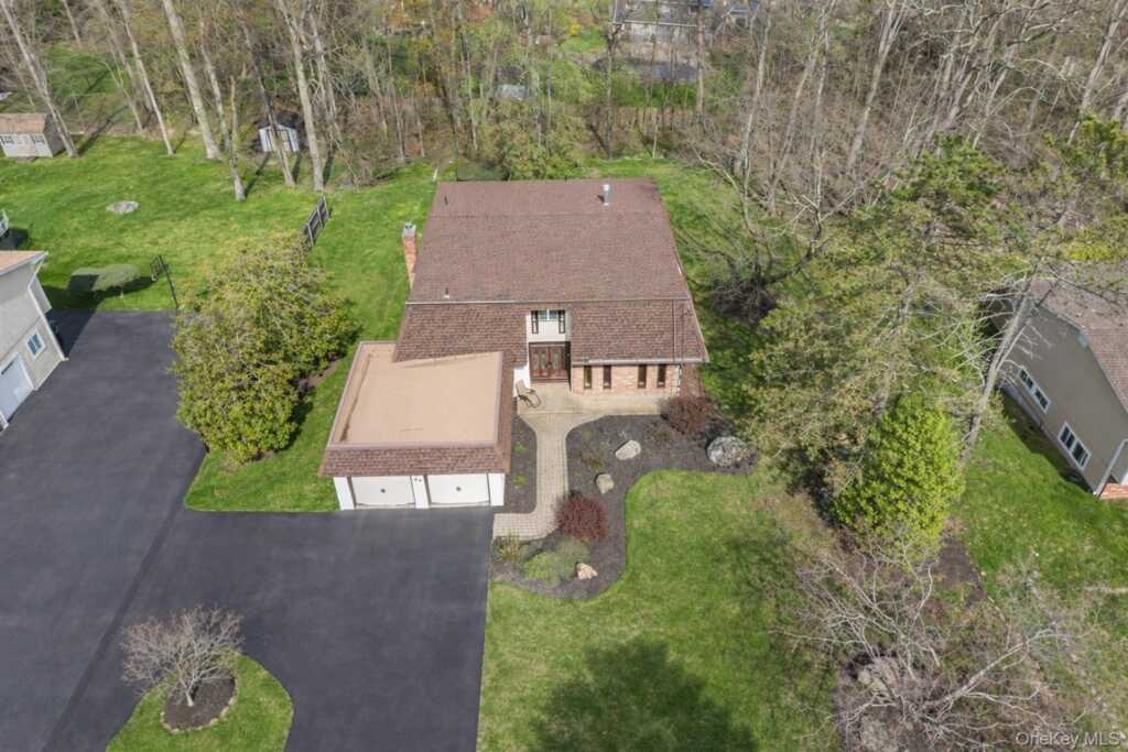 84 Tennyson Drive, Nanuet, NY 10954 - Photo 3 of 49