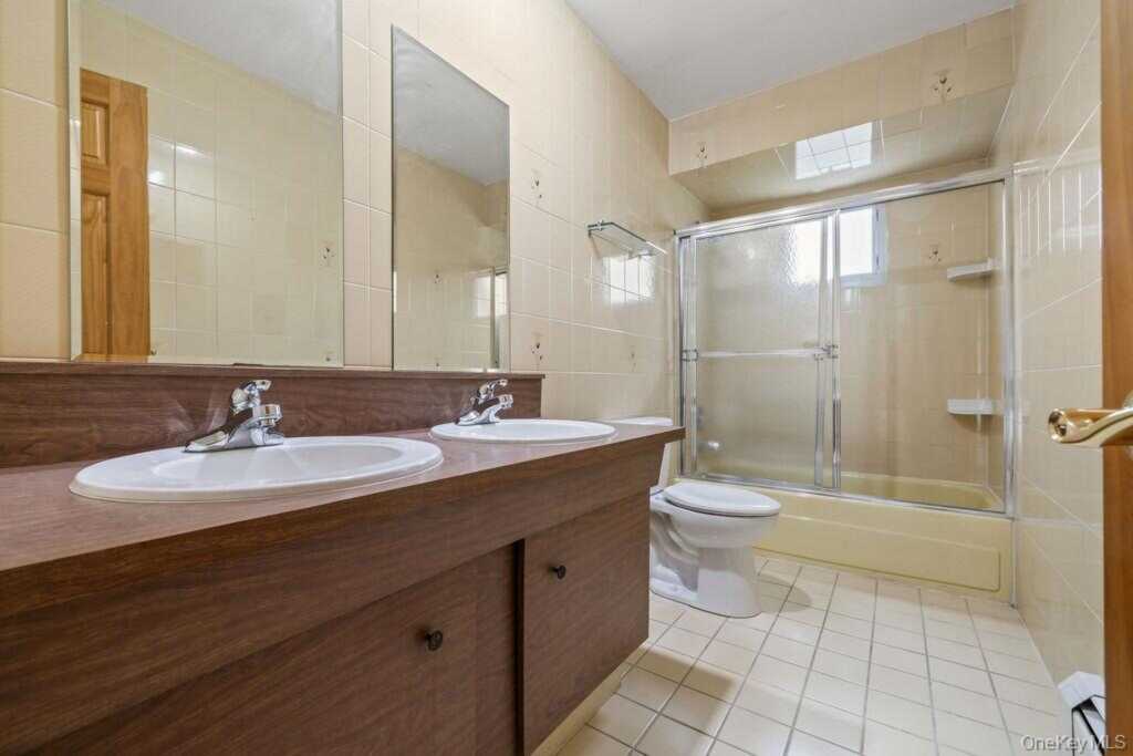 84 Tennyson Drive, Nanuet, NY 10954 - Photo 35 of 49