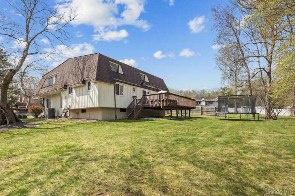 84 Tennyson Drive, Nanuet, NY 10954 - Photo 39 of 49