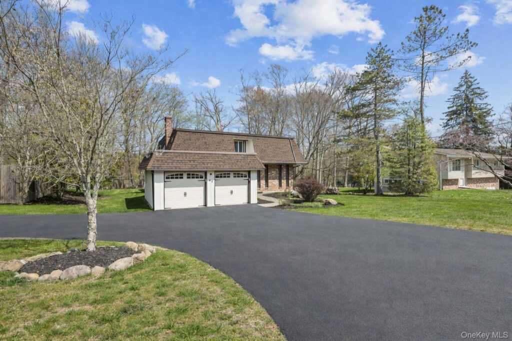 84 Tennyson Drive, Nanuet, NY 10954 - Photo 4 of 49