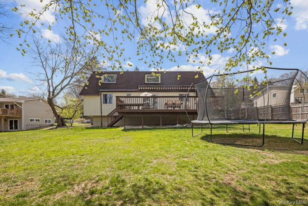84 Tennyson Drive, Nanuet, NY 10954 - Photo 40 of 49
