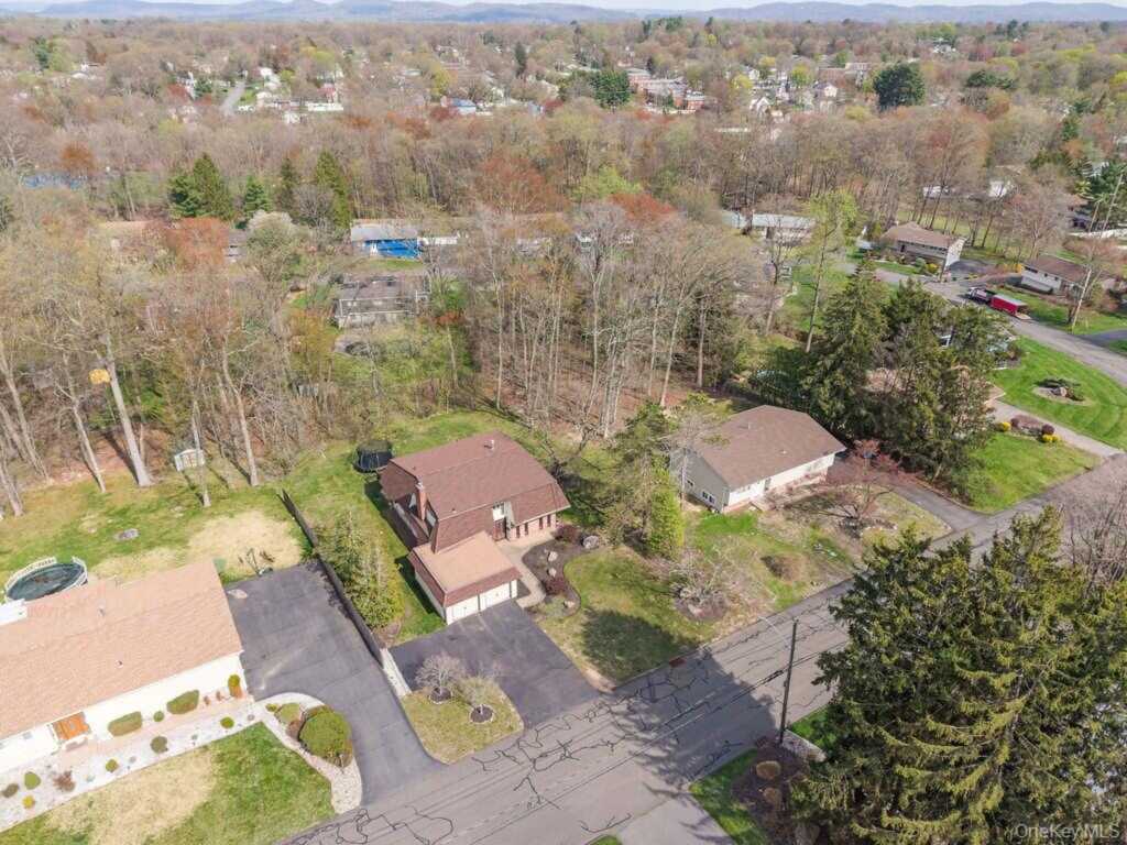 84 Tennyson Drive, Nanuet, NY 10954 - Photo 41 of 49