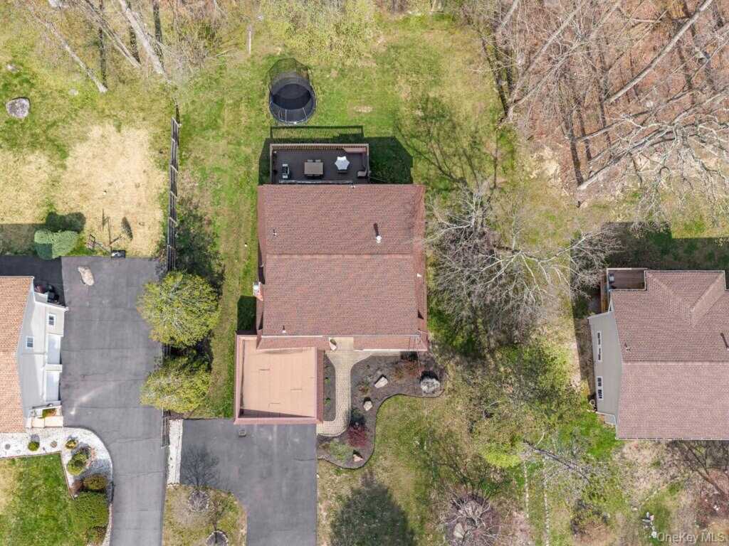 84 Tennyson Drive, Nanuet, NY 10954 - Photo 43 of 49