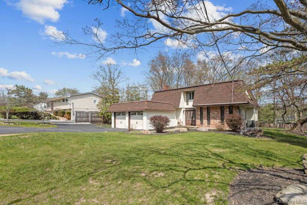 84 Tennyson Drive, Nanuet, NY 10954 - Photo 5 of 49