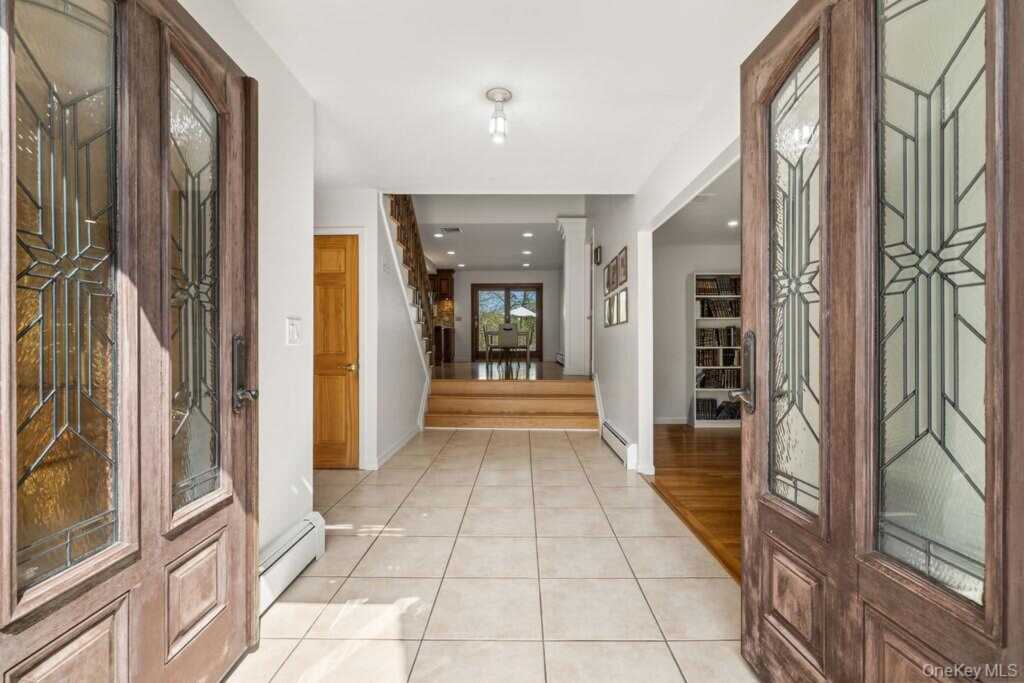 84 Tennyson Drive, Nanuet, NY 10954 - Photo 7 of 49