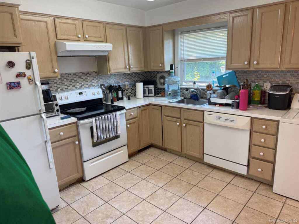 556 Westchester Avenue, Rye, NY 10573 - Photo 2 of 22