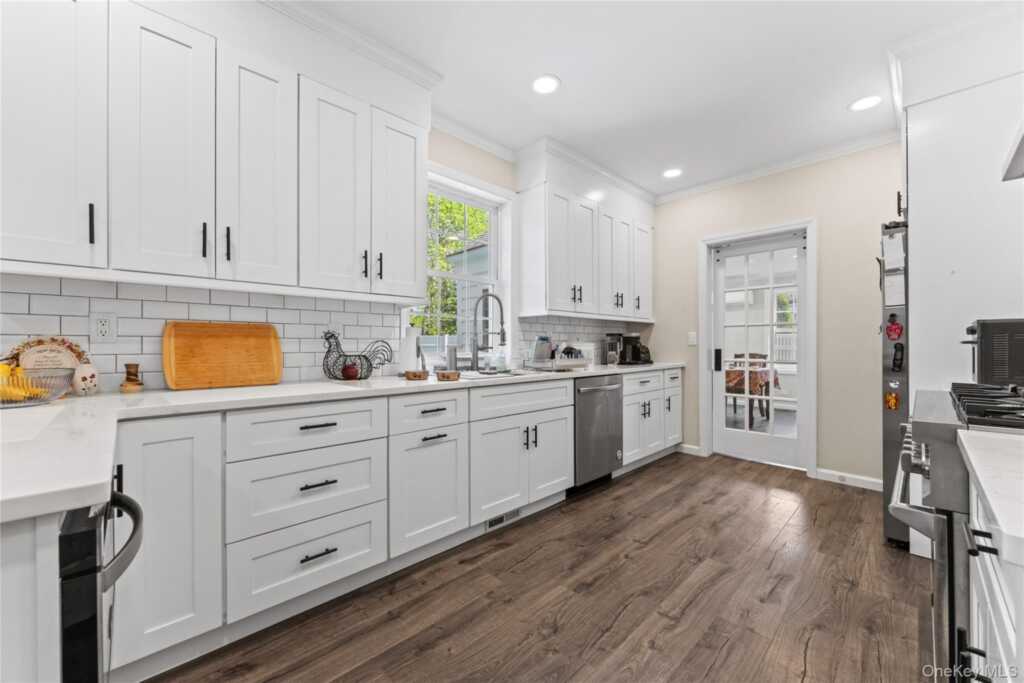 50 Wilmot Road, New Rochelle, NY 10804 - Photo 4 of 26