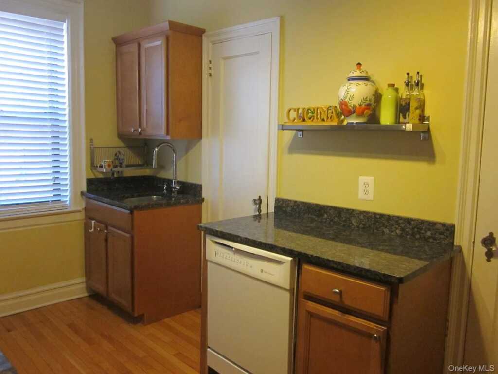 1 Franklin Avenue, Unit #4DD, White Plains, NY 10601 - Photo 2 of 8