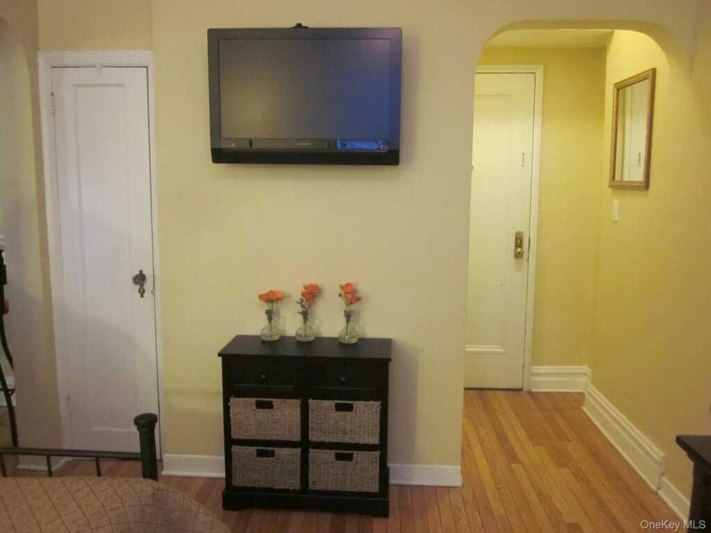 1 Franklin Avenue, Unit #4DD, White Plains, NY 10601 - Photo 4 of 8