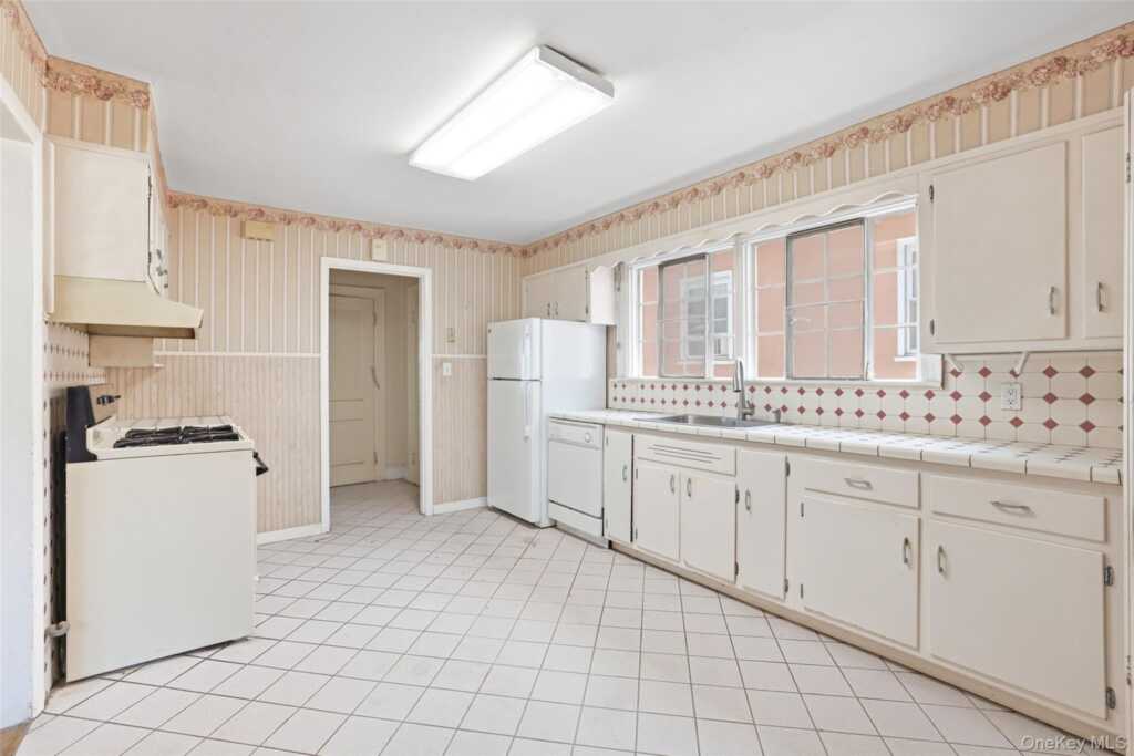 174 Fairview Avenue, Rye, NY 10573 - Photo 6 of 24