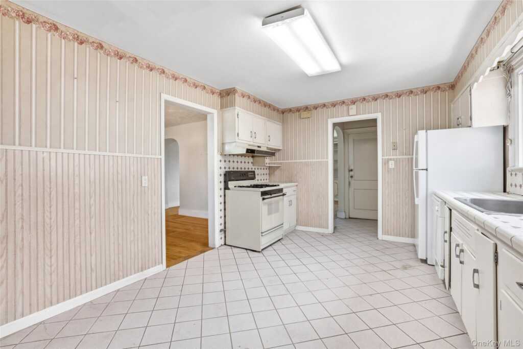 174 Fairview Avenue, Rye, NY 10573 - Photo 7 of 24