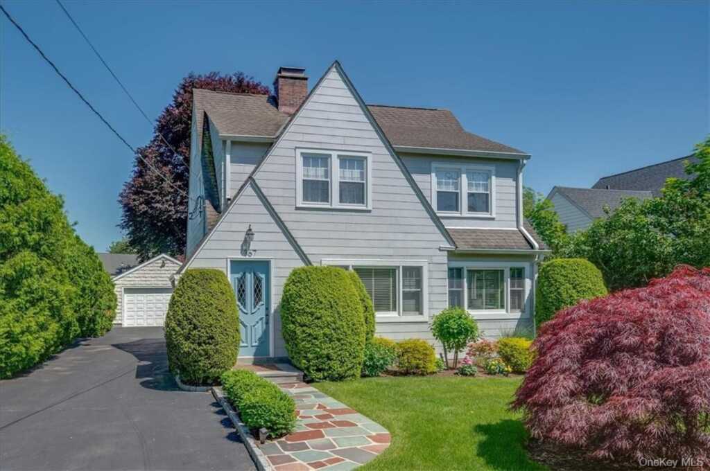 367 Old Mamaroneck Road, White Plains, NY 10605 - Photo 2 of 33