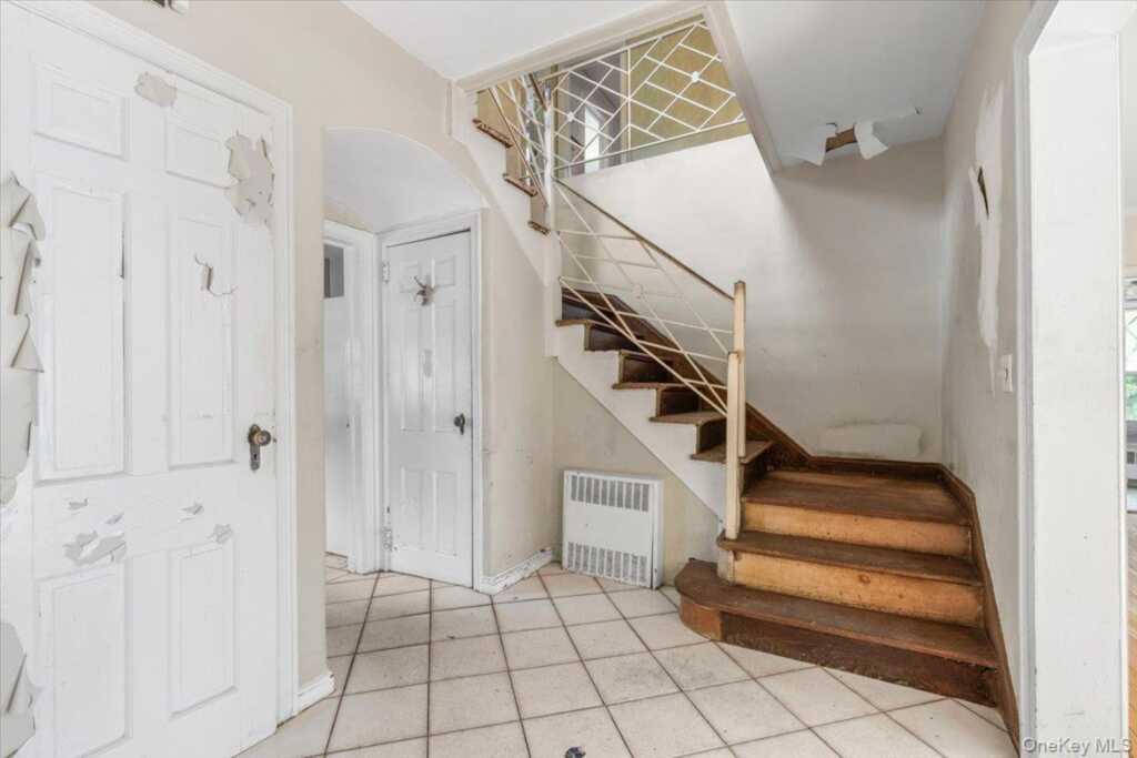 56 Northfield Road, New Rochelle, NY 10804 - Photo 4 of 26