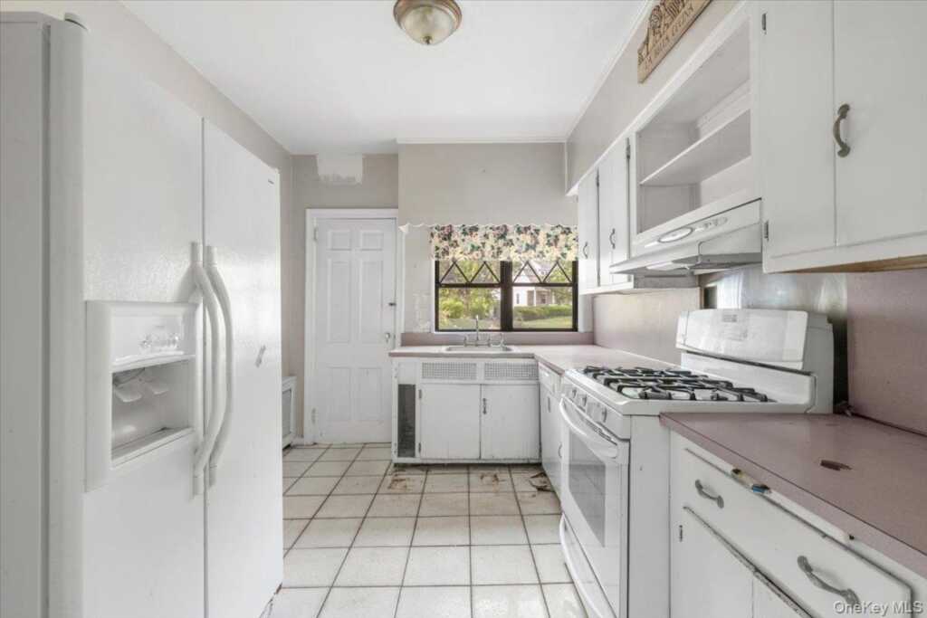 56 Northfield Road, New Rochelle, NY 10804 - Photo 7 of 26