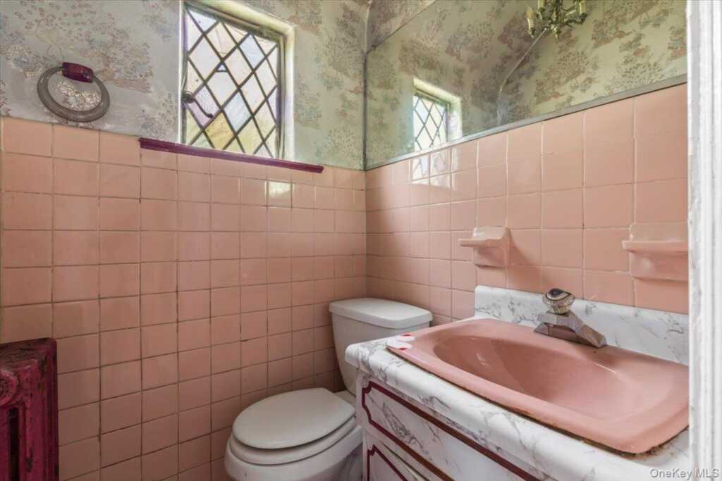56 Northfield Road, New Rochelle, NY 10804 - Photo 9 of 26