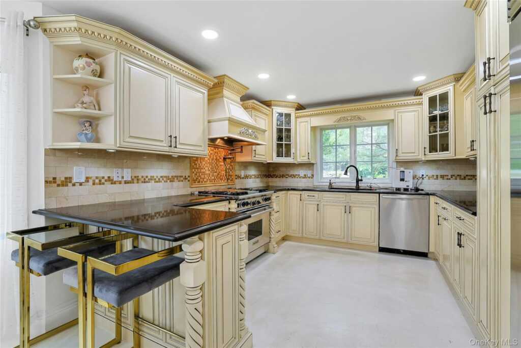 8 Stark Court, New City, NY 10956 - Photo 11 of 48