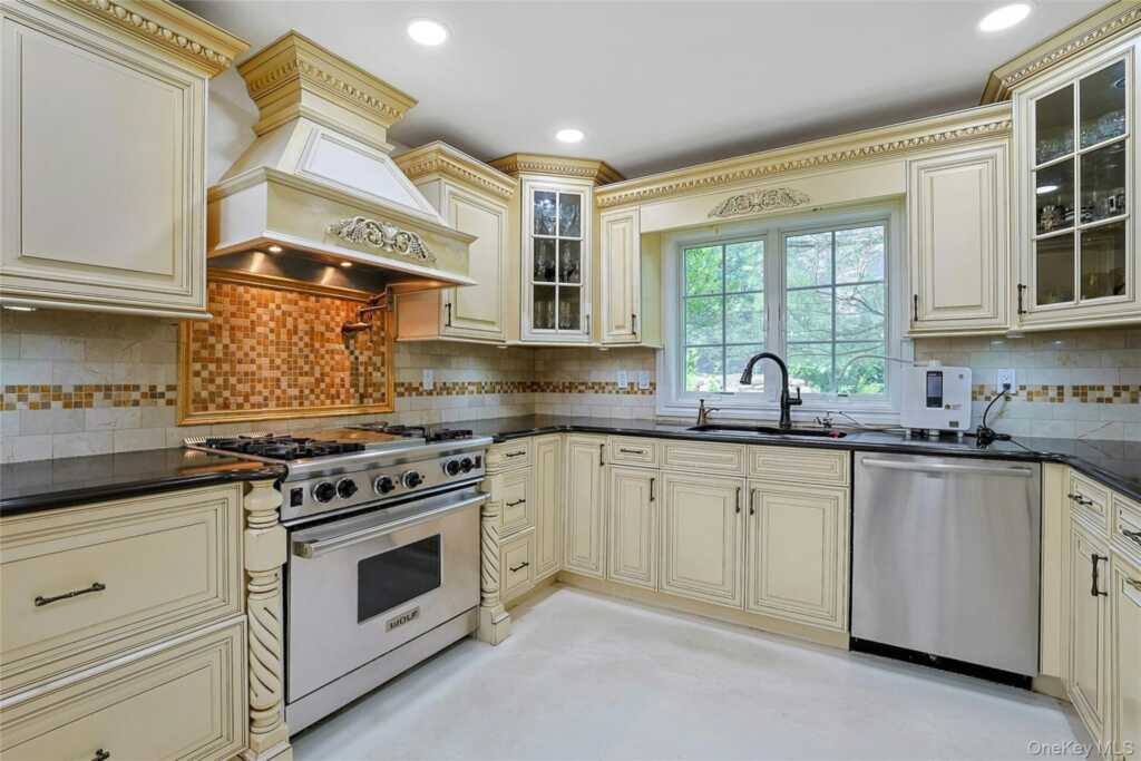 8 Stark Court, New City, NY 10956 - Photo 12 of 48
