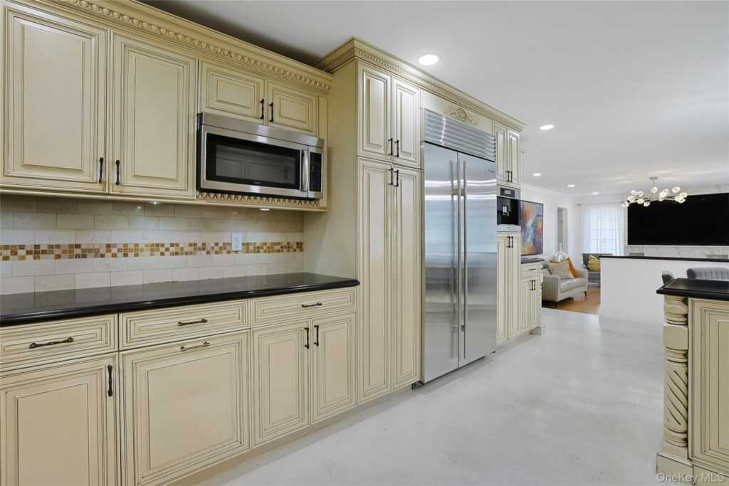 8 Stark Court, New City, NY 10956 - Photo 13 of 48