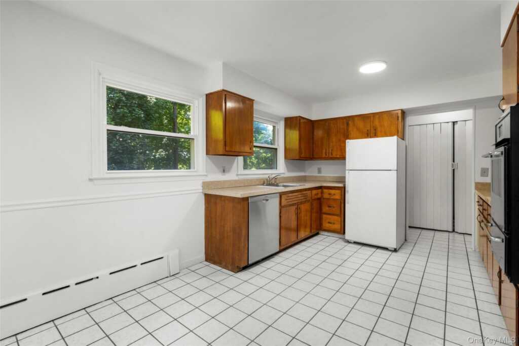 14 Jones Place, White Plains, NY 10606 - Photo 17 of 43
