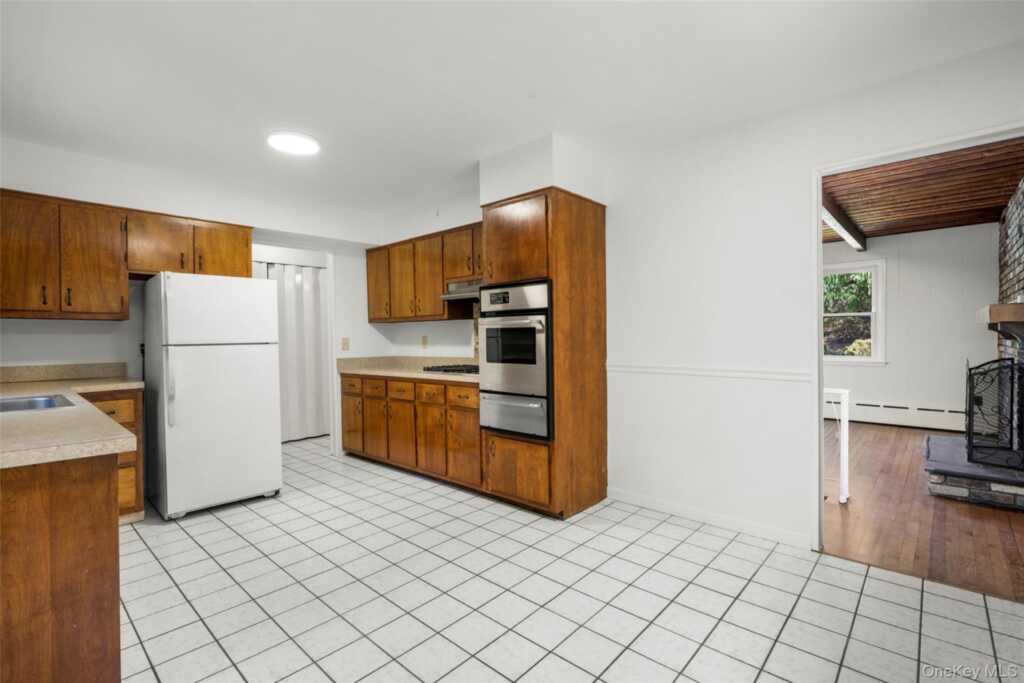 14 Jones Place, White Plains, NY 10606 - Photo 18 of 43