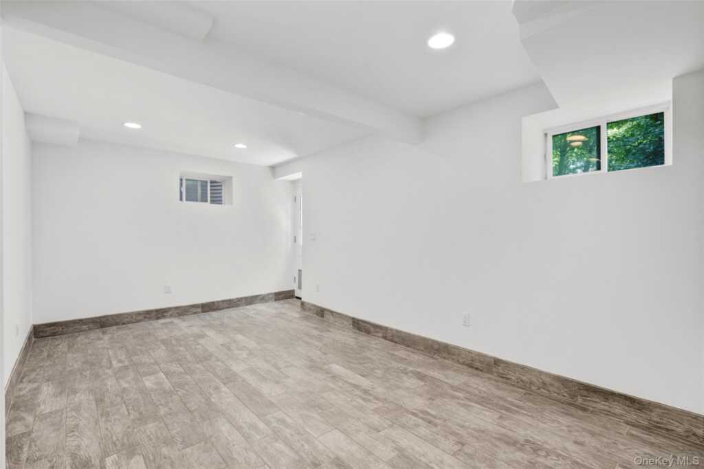 14 Jones Place, White Plains, NY 10606 - Photo 32 of 43