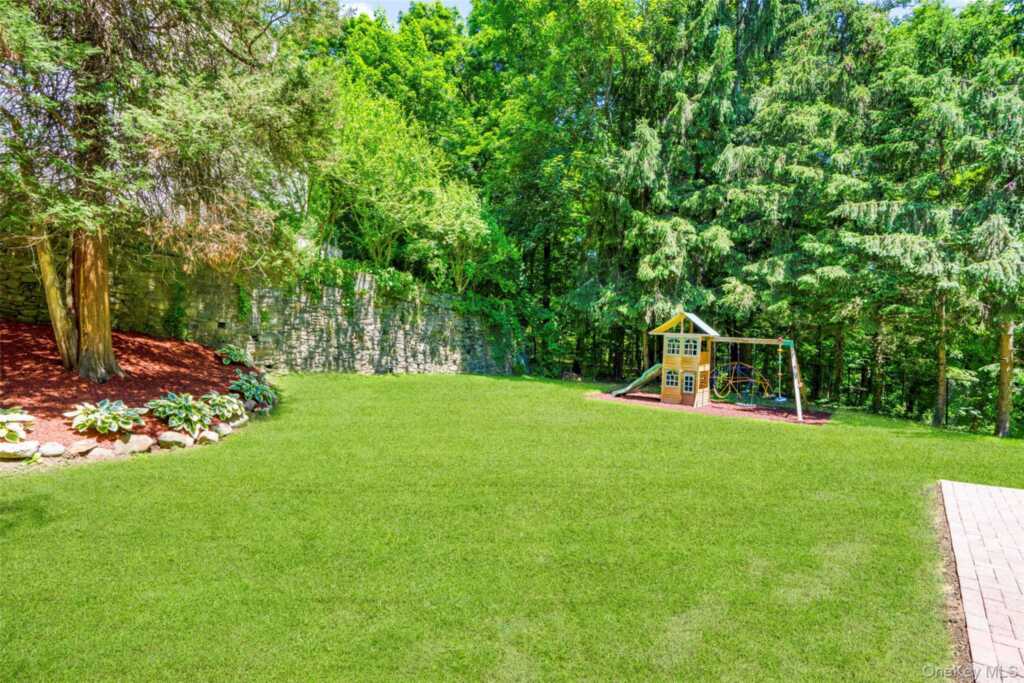 14 Jones Place, White Plains, NY 10606 - Photo 34 of 43