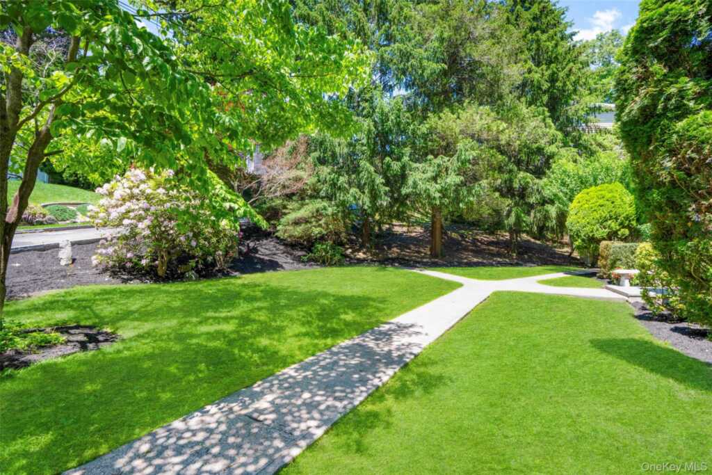 14 Jones Place, White Plains, NY 10606 - Photo 4 of 43