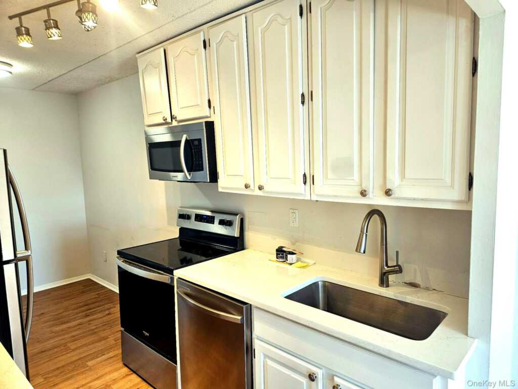 35 Park Avenue, Unit #4S, Suffern, NY 10901 - Photo 11 of 19
