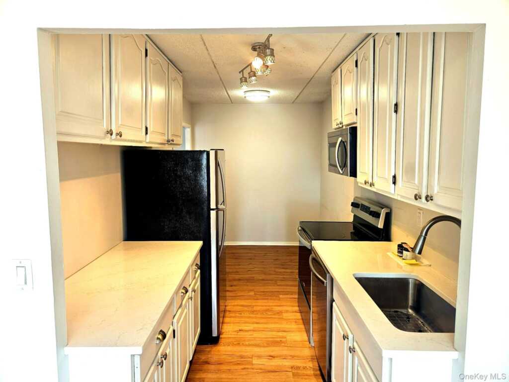 35 Park Avenue, Unit #4S, Suffern, NY 10901 - Photo 12 of 19