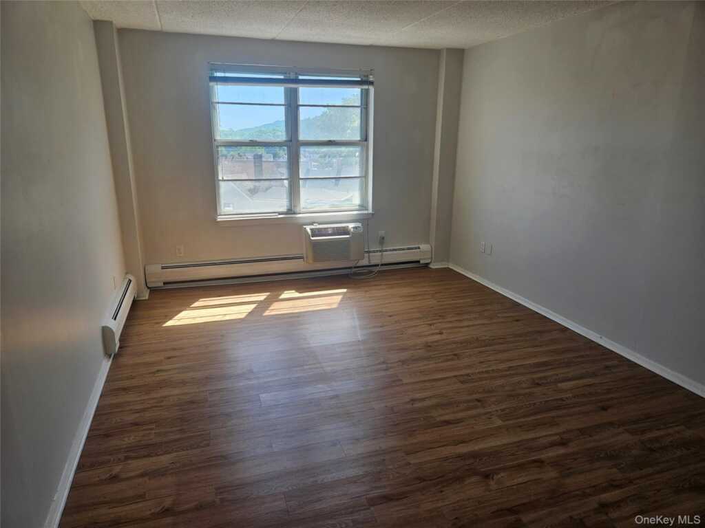 35 Park Avenue, Unit #4S, Suffern, NY 10901 - Photo 15 of 19