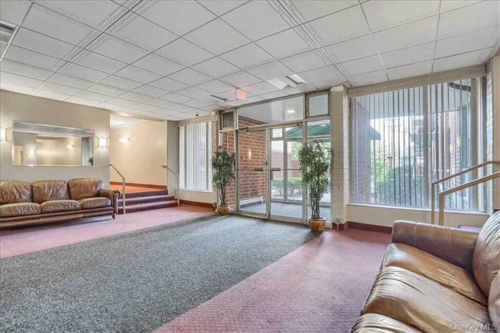 35 Park Avenue, Unit #4S, Suffern, NY 10901 - Photo 2 of 19