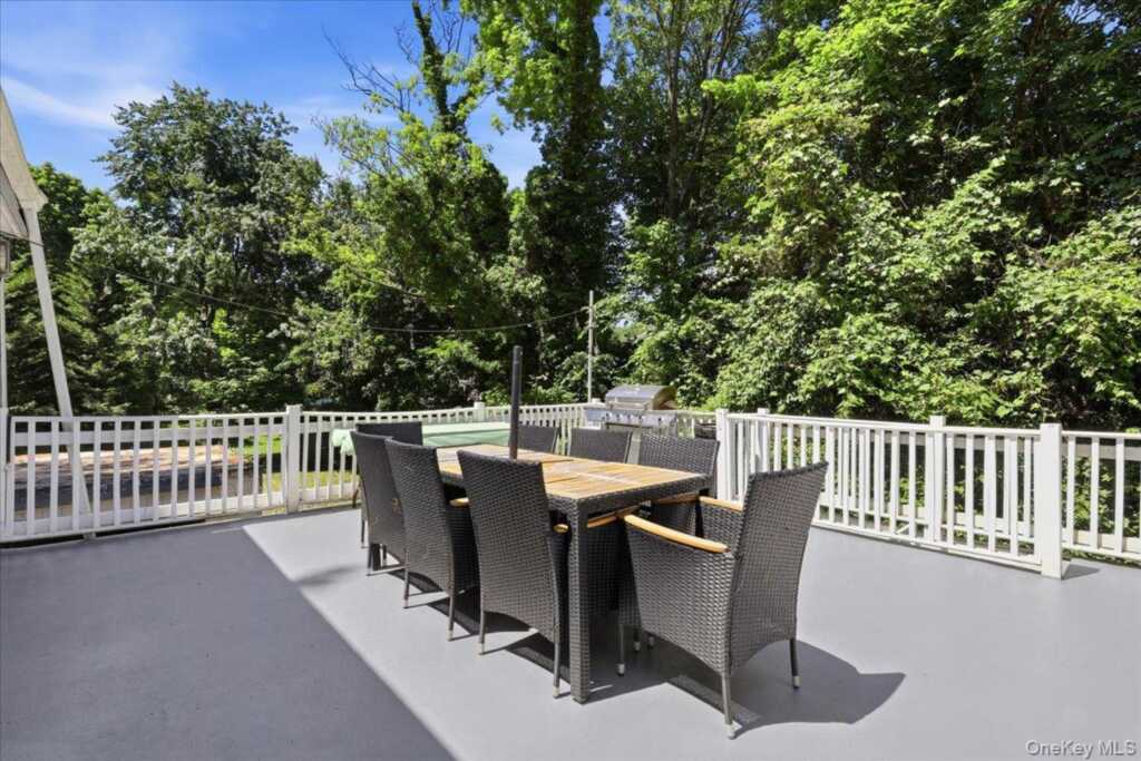275 Broadfield Road, New Rochelle, NY 10804 - Photo 11 of 32