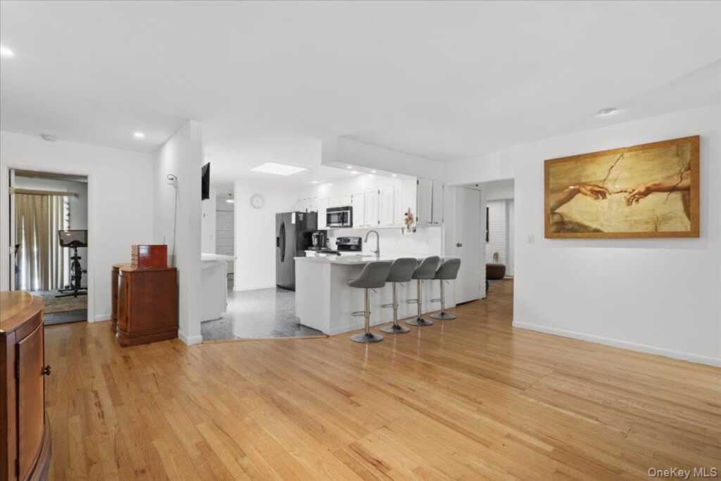 275 Broadfield Road, New Rochelle, NY 10804 - Photo 14 of 32