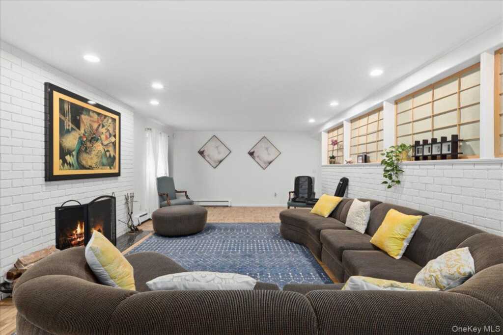 275 Broadfield Road, New Rochelle, NY 10804 - Photo 6 of 32