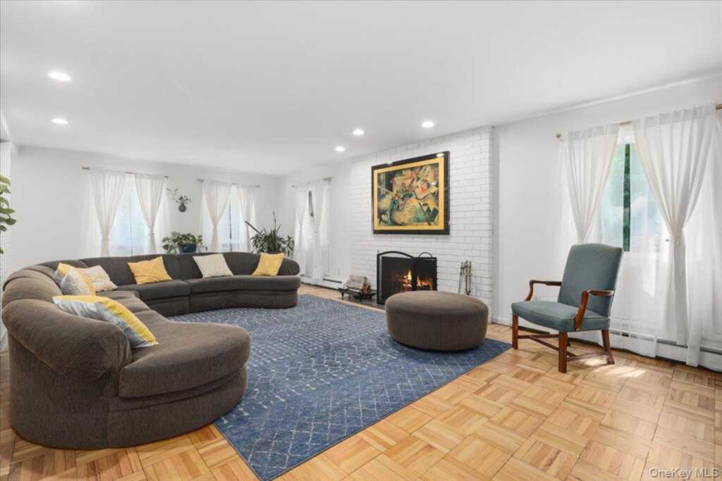 275 Broadfield Road, New Rochelle, NY 10804 - Photo 7 of 32