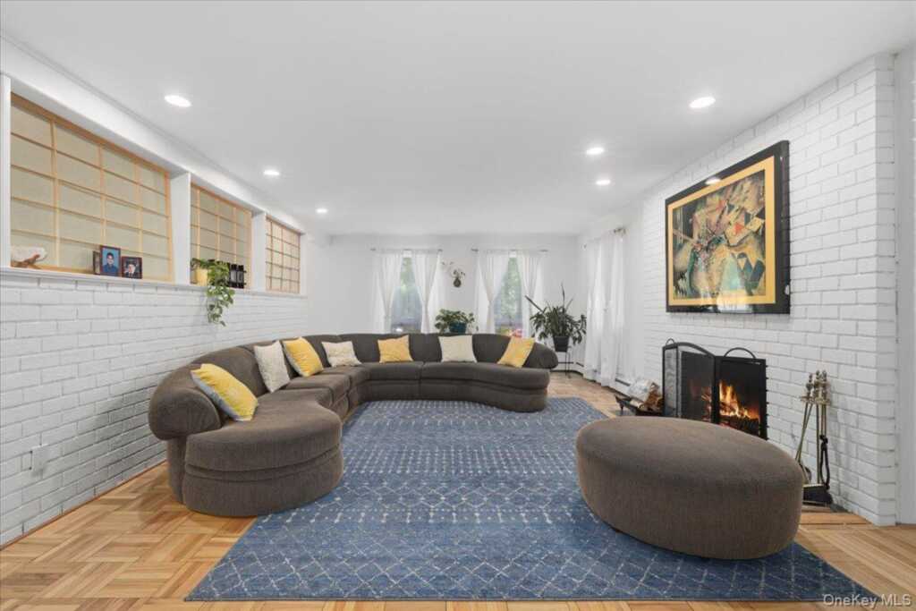 275 Broadfield Road, New Rochelle, NY 10804 - Photo 8 of 32