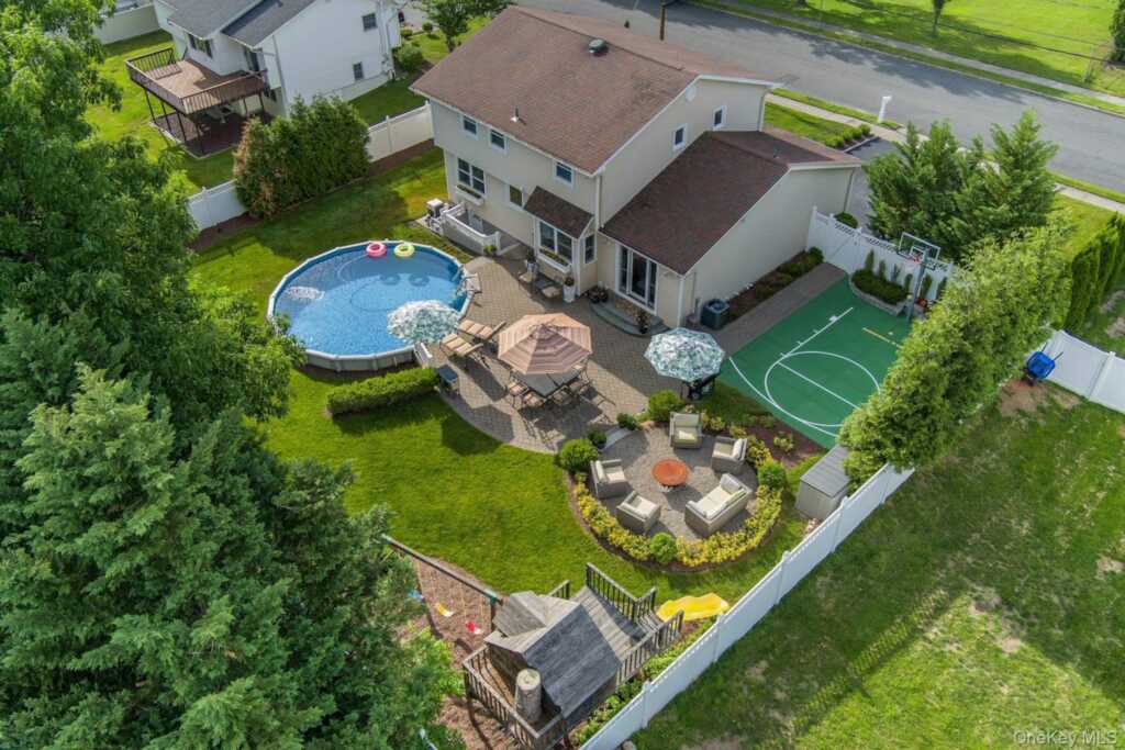 60 Pilgrim Court, Pearl River, NY 10965 - Photo 2 of 50