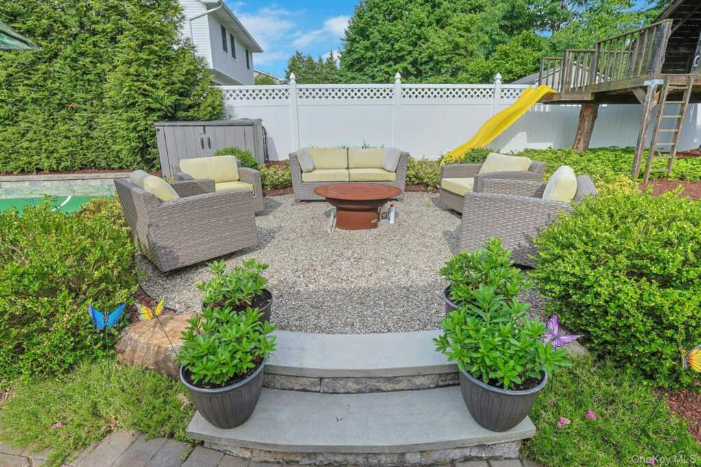 60 Pilgrim Court, Pearl River, NY 10965 - Photo 4 of 50