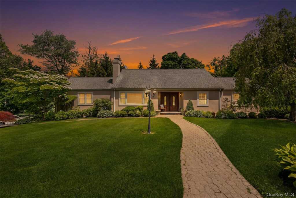 1 Hunting Ridge Road, White Plains, NY 10605