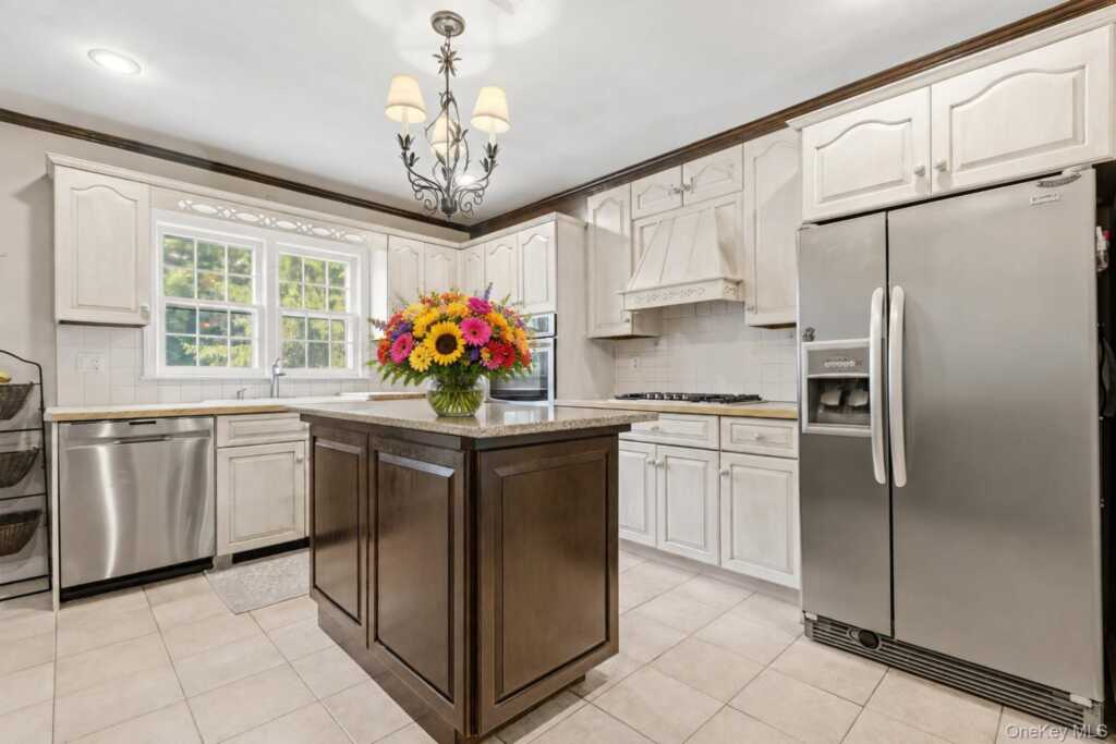 1 Hunting Ridge Road, White Plains, NY 10605 - Photo 11 of 48