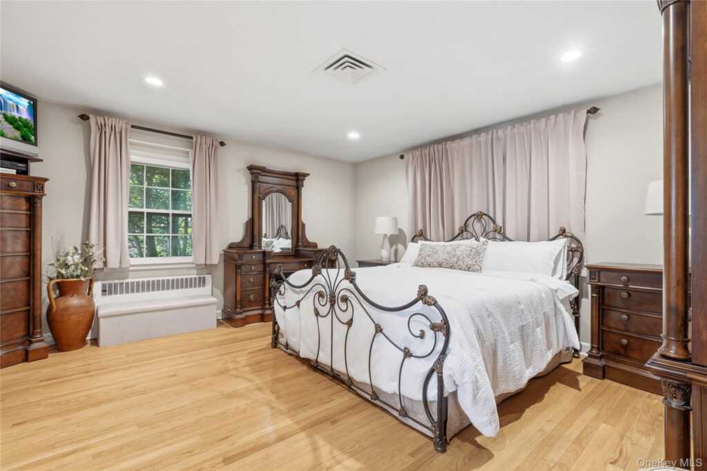 1 Hunting Ridge Road, White Plains, NY 10605 - Photo 14 of 48