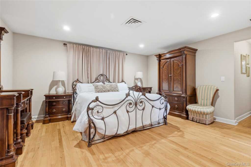 1 Hunting Ridge Road, White Plains, NY 10605 - Photo 15 of 48