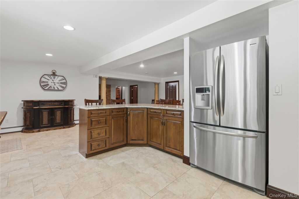 1 Hunting Ridge Road, White Plains, NY 10605 - Photo 29 of 48