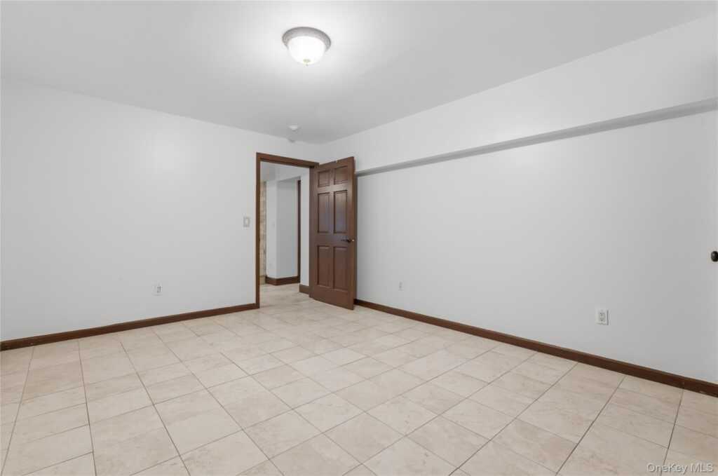 1 Hunting Ridge Road, White Plains, NY 10605 - Photo 34 of 48