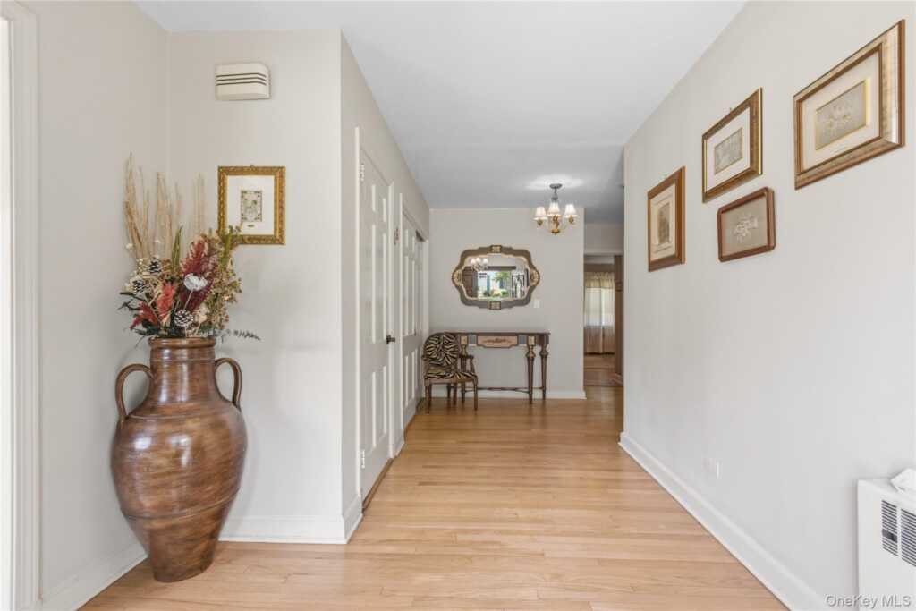 1 Hunting Ridge Road, White Plains, NY 10605 - Photo 4 of 48