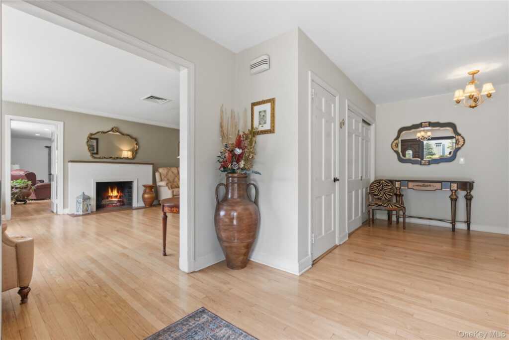 1 Hunting Ridge Road, White Plains, NY 10605 - Photo 5 of 48