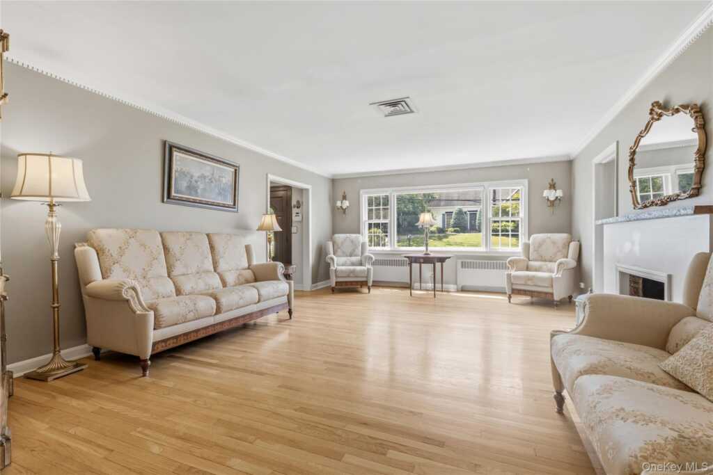 1 Hunting Ridge Road, White Plains, NY 10605 - Photo 8 of 48