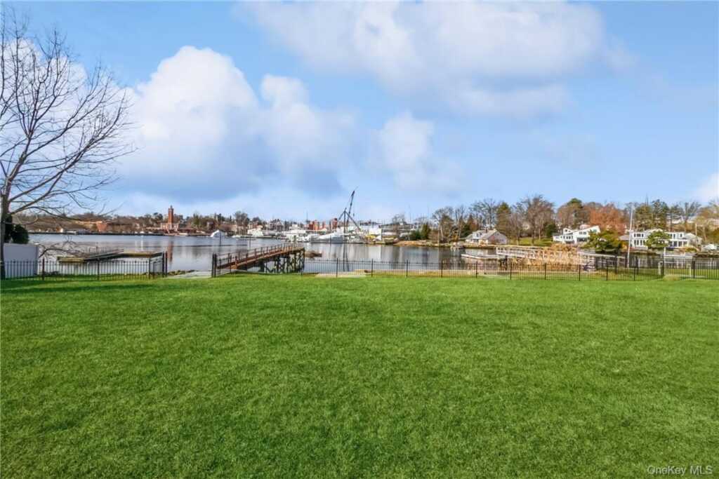 632 Shore Acres Drive, Rye, NY 10543 - Photo 4 of 33