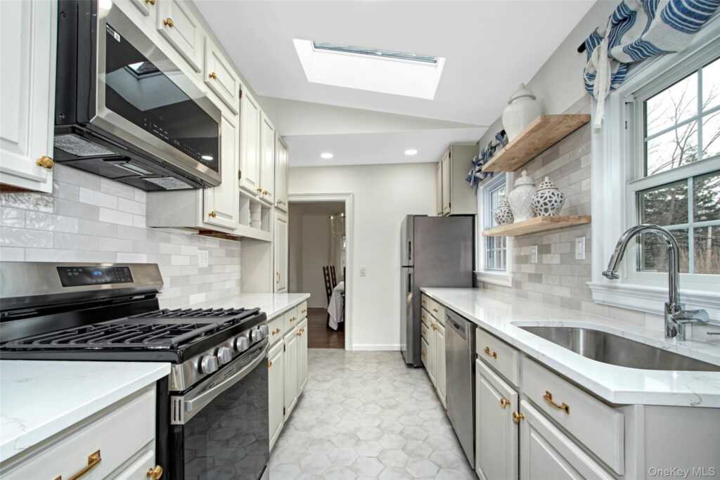 319 Oakland Beach Avenue, Rye, NY 10580 - Photo 12 of 30