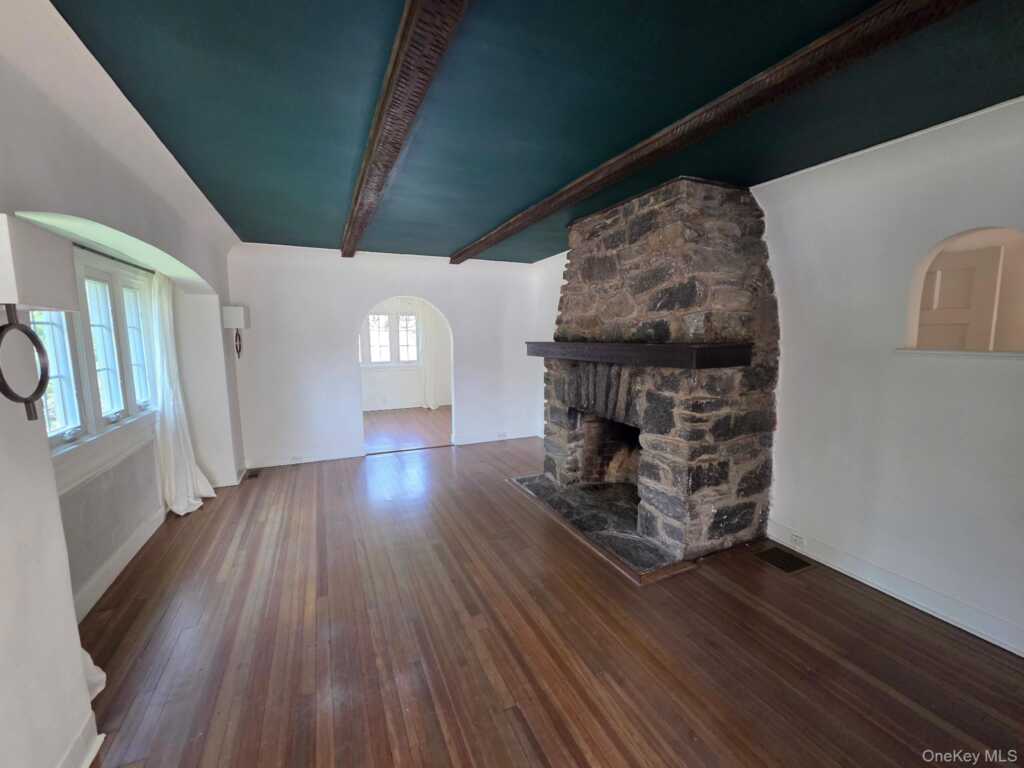 319 Oakland Beach Avenue, Rye, NY 10580 - Photo 2 of 30